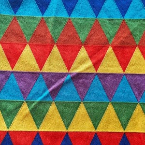 Перерабатывать холст модной сумки